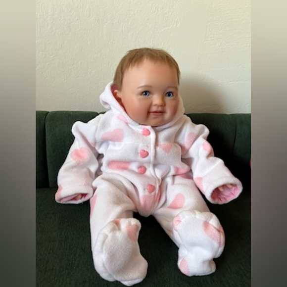 The Ashton-Drake Galleries Baby Doll "Savana" - Picture 4 of 6